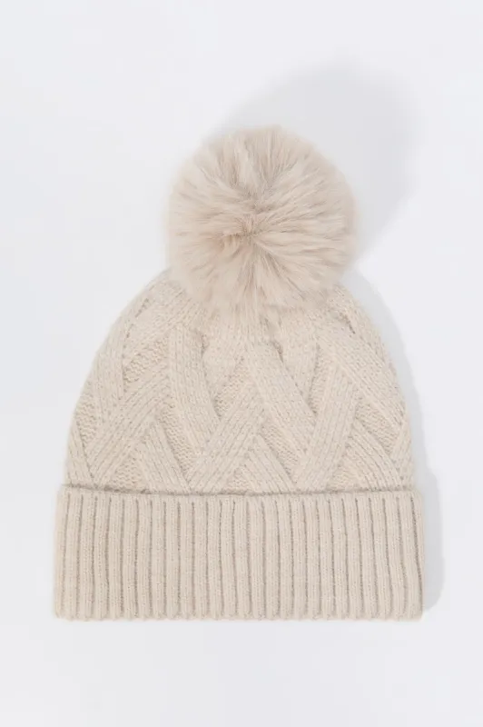 Tuque en tricot torsadé sold by Urban Planet