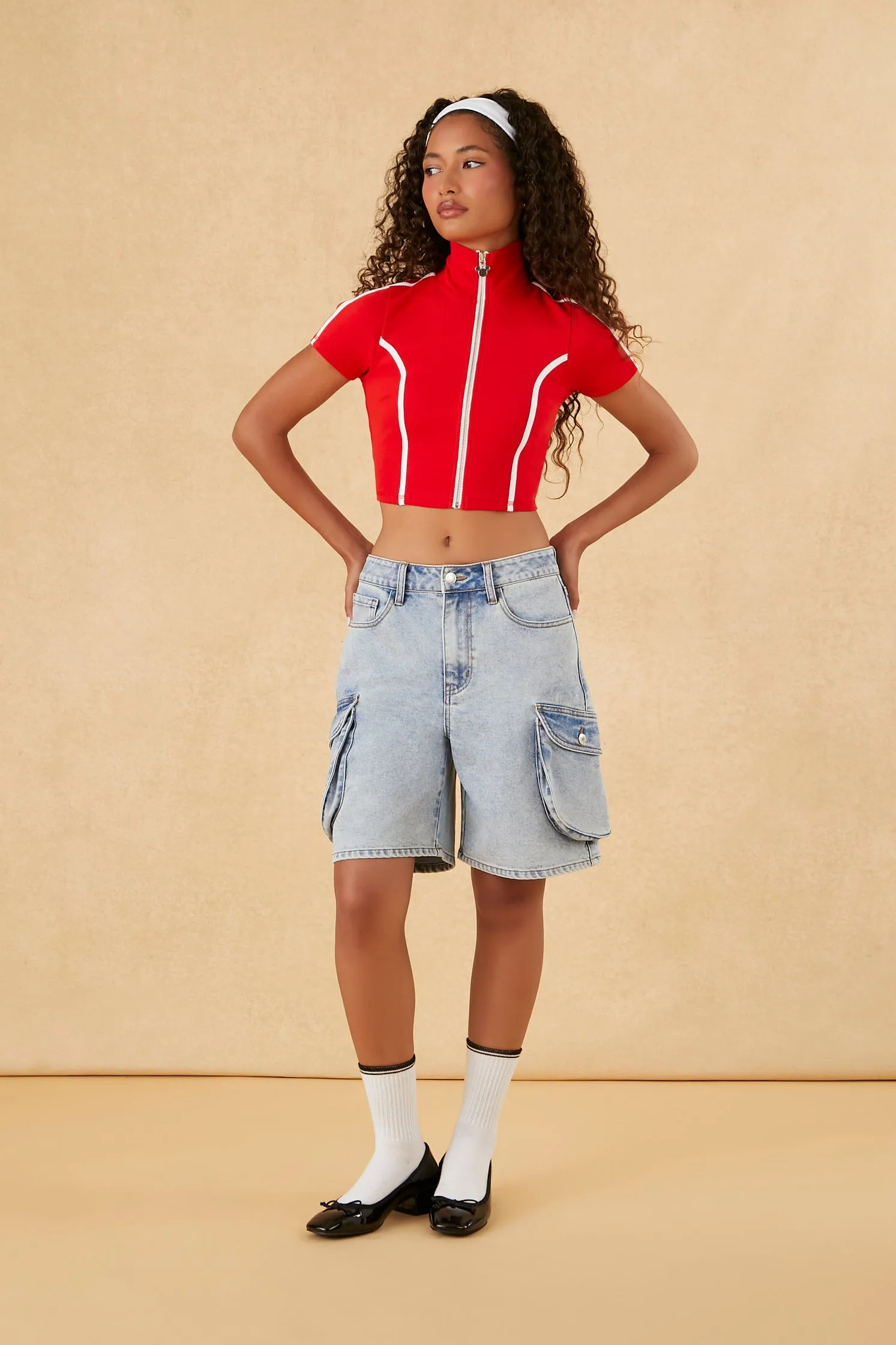 Haut court à imprimé Disney Minnie Mouse avec fermeture à glissière sold by Urban Planet product image thumbnail 2