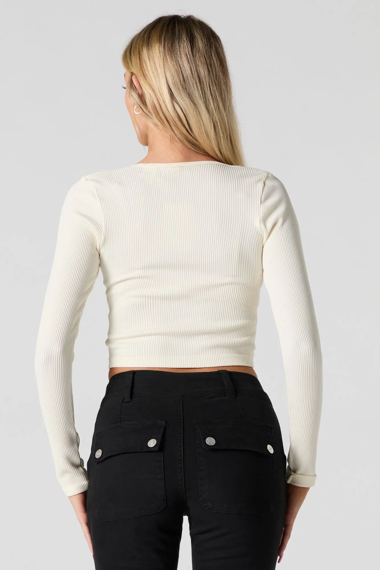 Haut côtelé boutonné sans couture à manches longues avec encolure en V sold by Urban Planet product image thumbnail 2