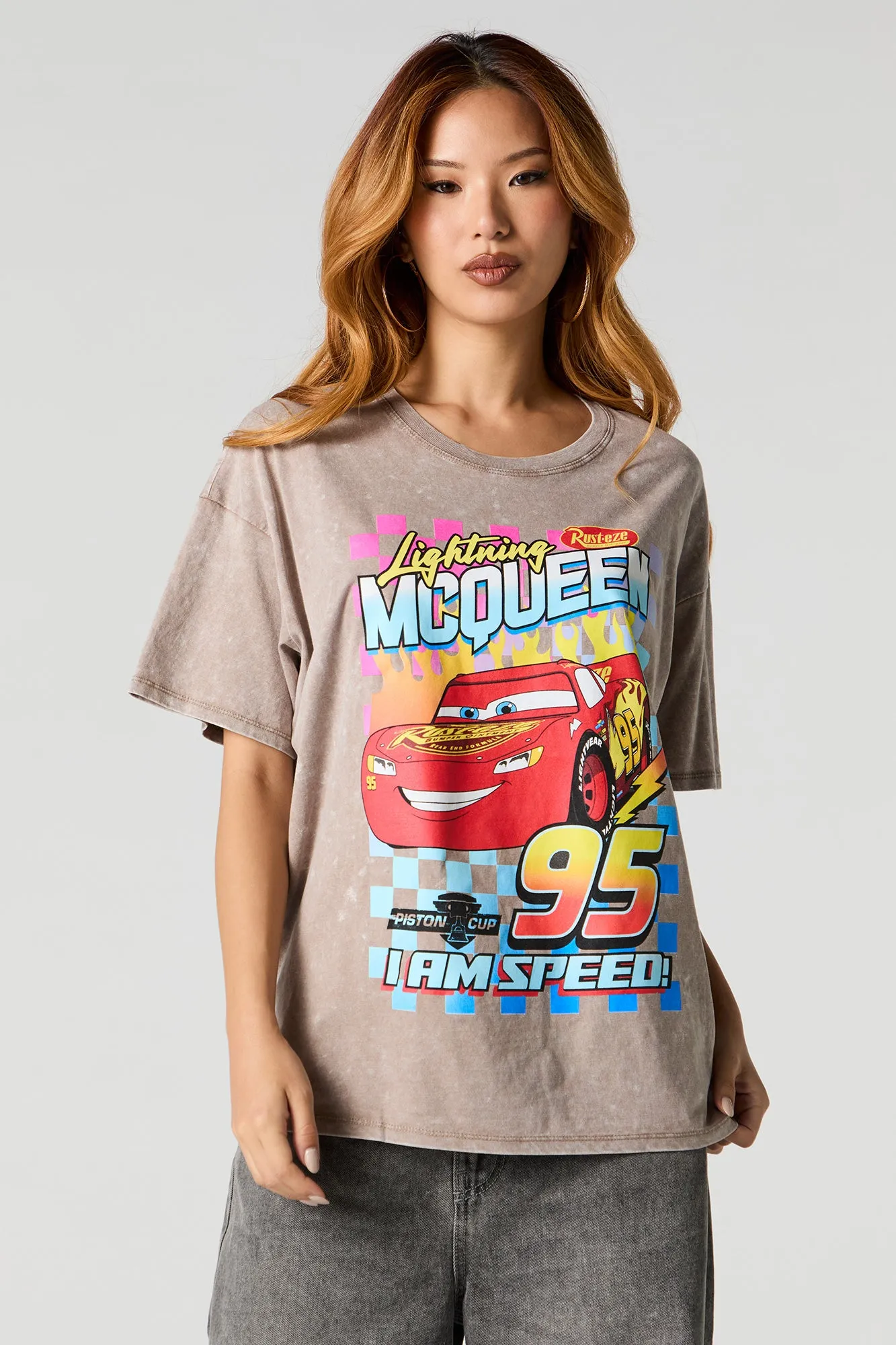 T-shirt de coupe garçonne délavé à imprimé Lightning McQueen sold by Urban Planet