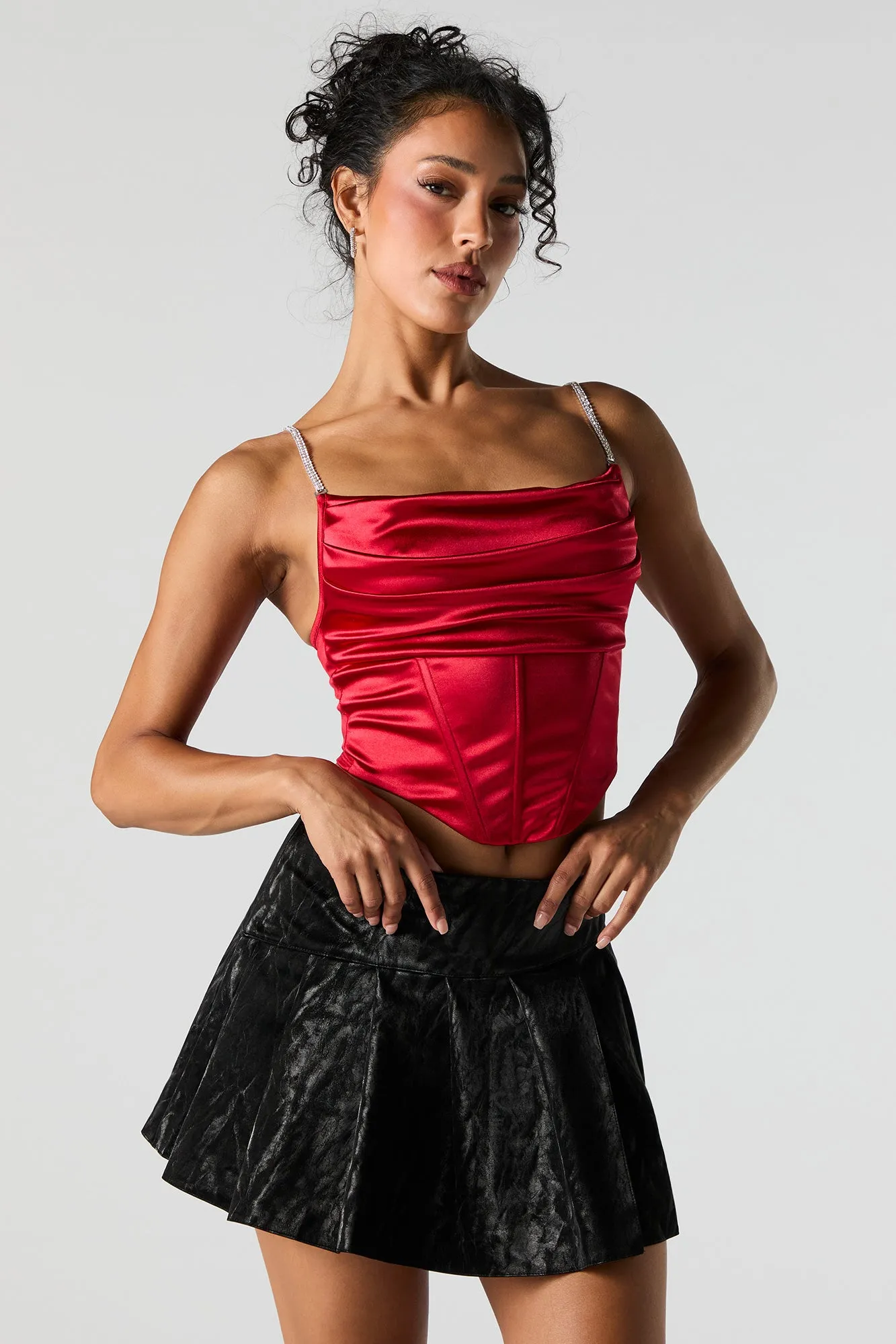 Haut corset en satin avec bretelles ornées de pierres du Rhin sold by Urban Planet