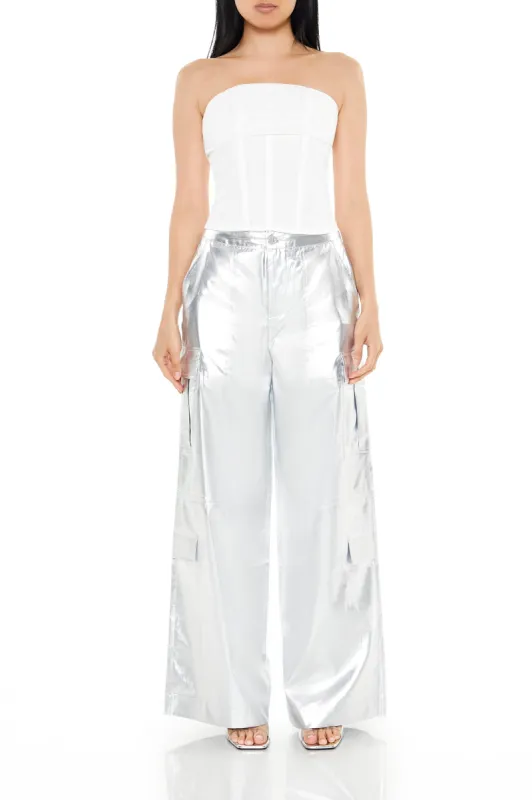 Pantalon cargo à jambe large en satin métallisé sold by Urban Planet
