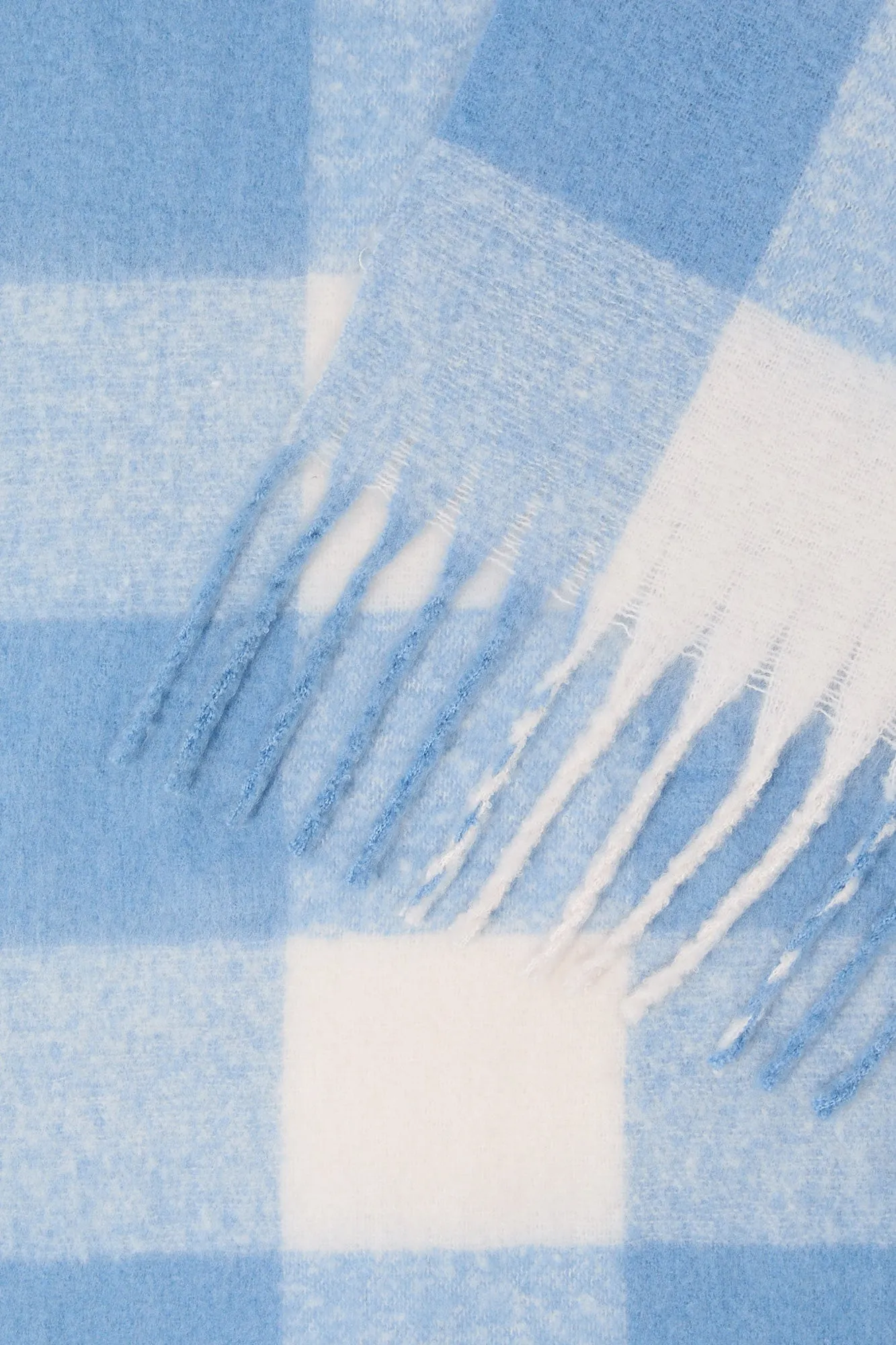 Écharpe épaisse avec franges à carreaux sold by Urban Planet product image thumbnail 4