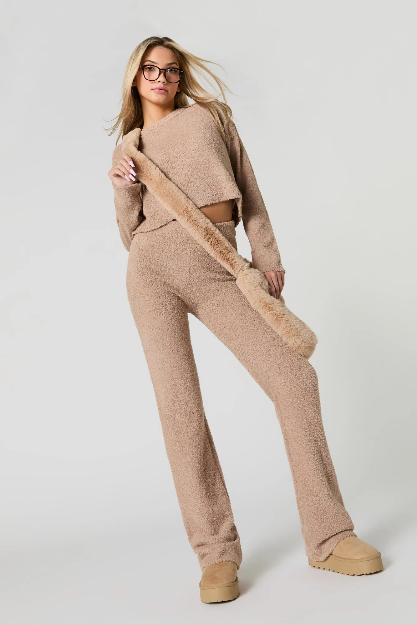 Pantalon à jambe droite en tricot pelucheux sold by Urban Planet