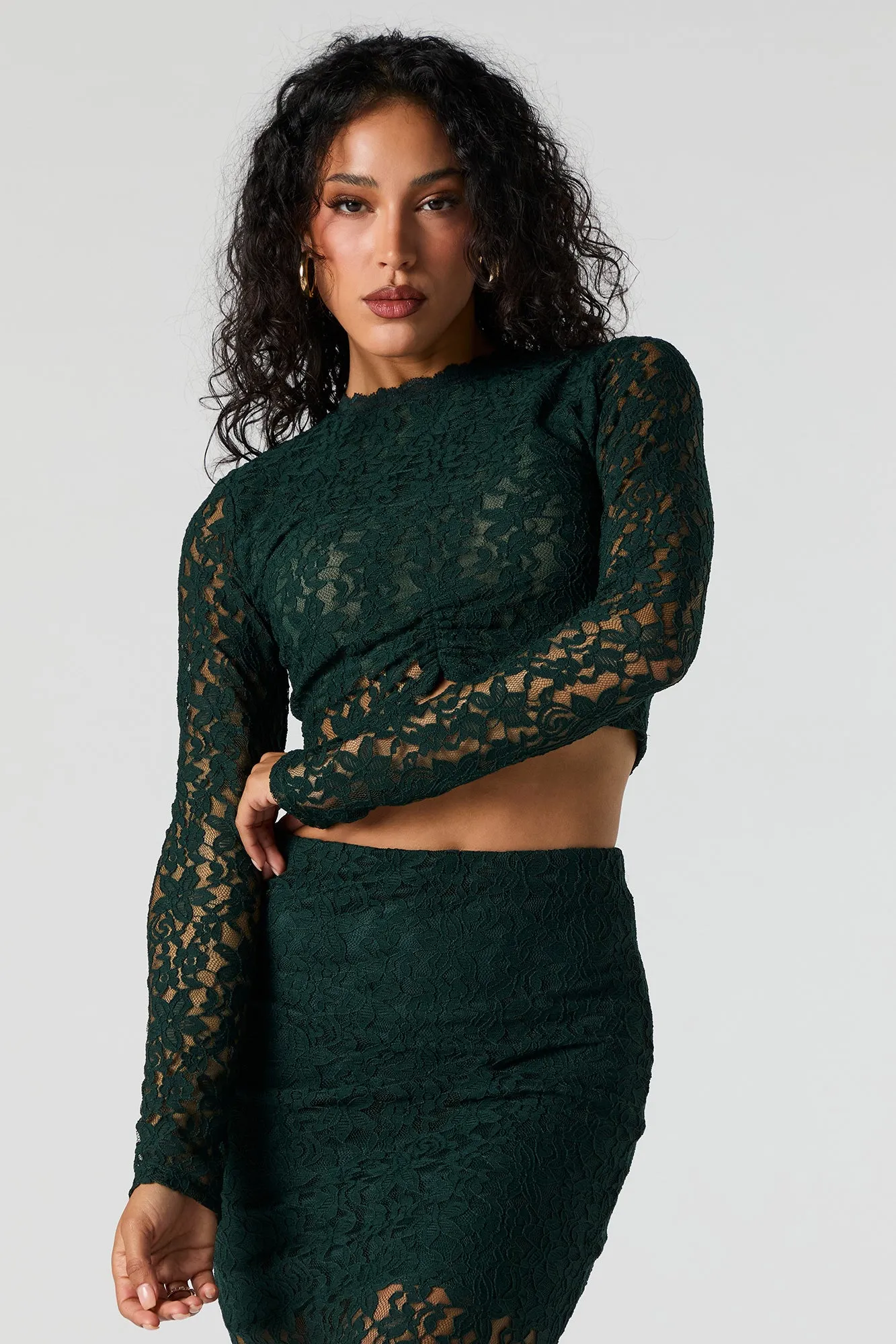 Haut court fleuri scintillant en dentelle à manches longues sold by Urban Planet