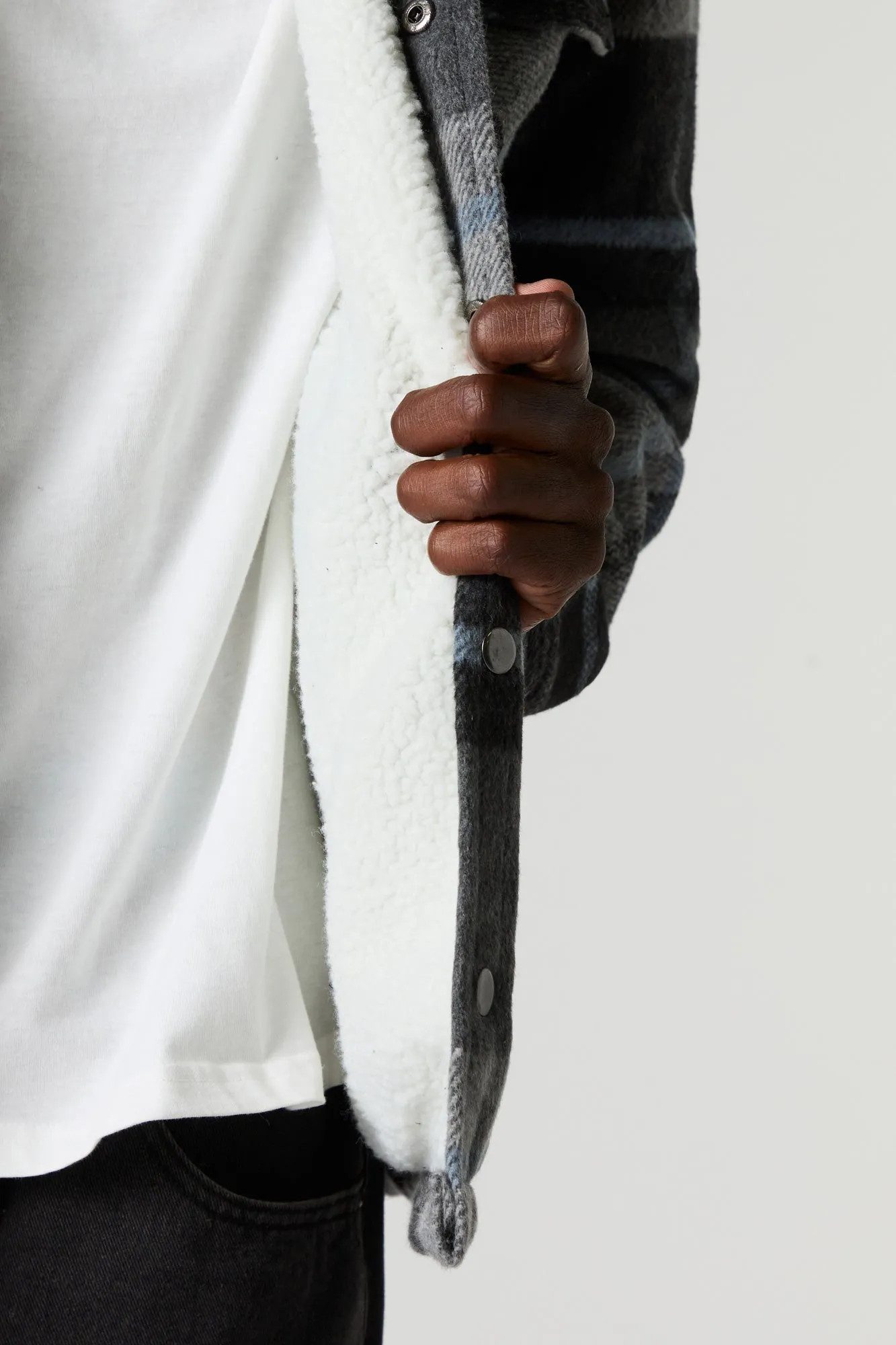 Surchemise en flanelle à carreaux doublée de Sherpa sold by Urban Planet product image thumbnail 4