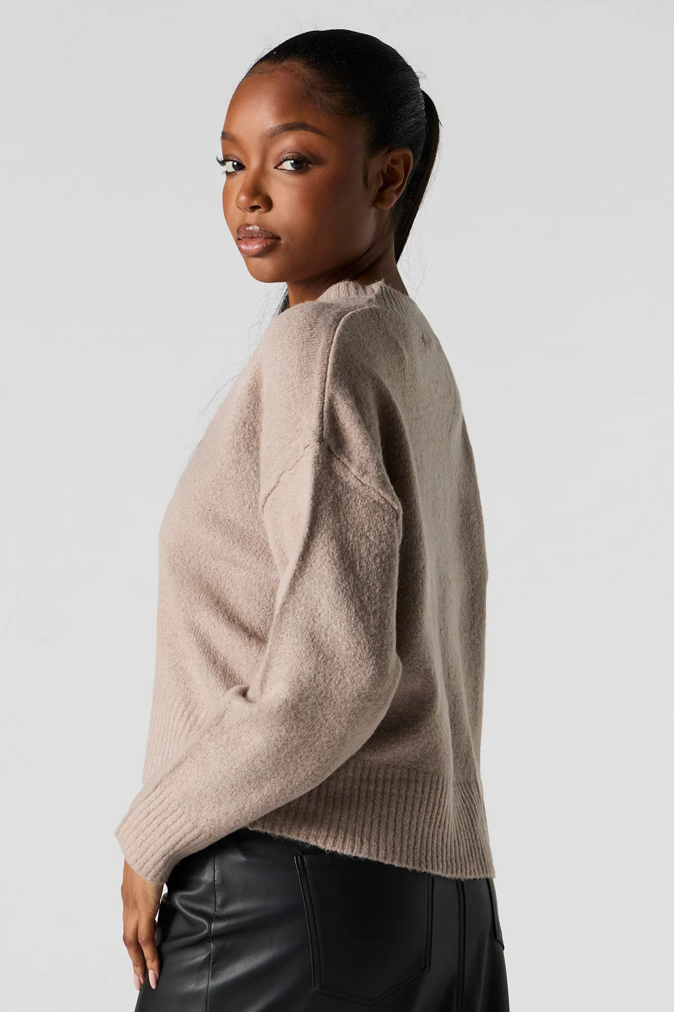 Chandail en tricot pelucheux à encolure en V sold by Urban Planet product image thumbnail 2