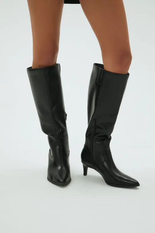 Bottes à talon haut et bout pointu en similicuir sold by Urban Planet