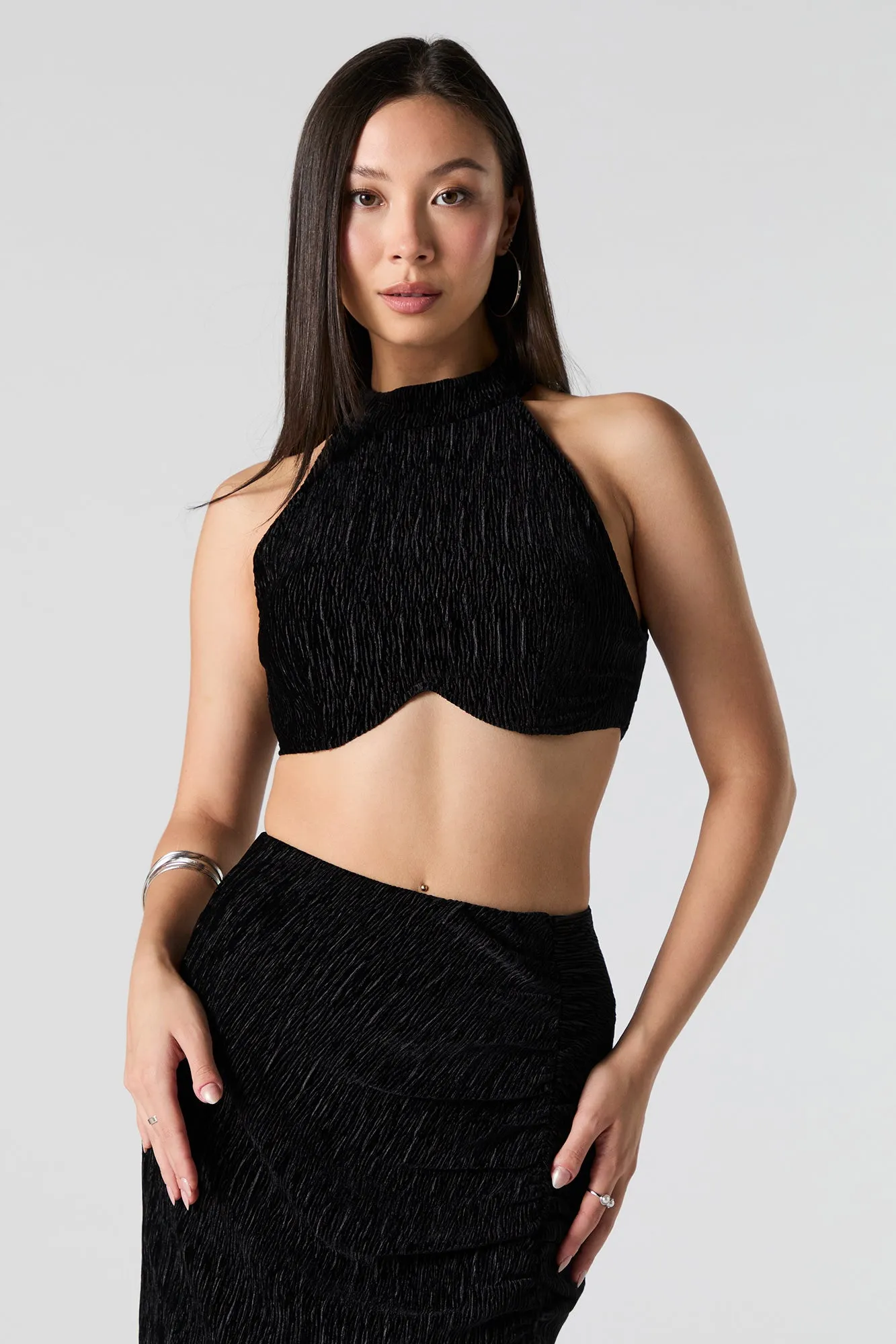 Camisole écourtée en velours texturé et encolure bain-de-soleil sold by Urban Planet product image thumbnail 5