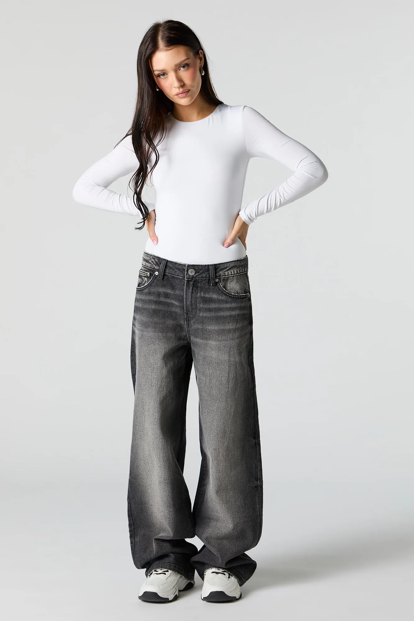 Jean de planchiste délavé vintage noir à taille basse sold by Urban Planet