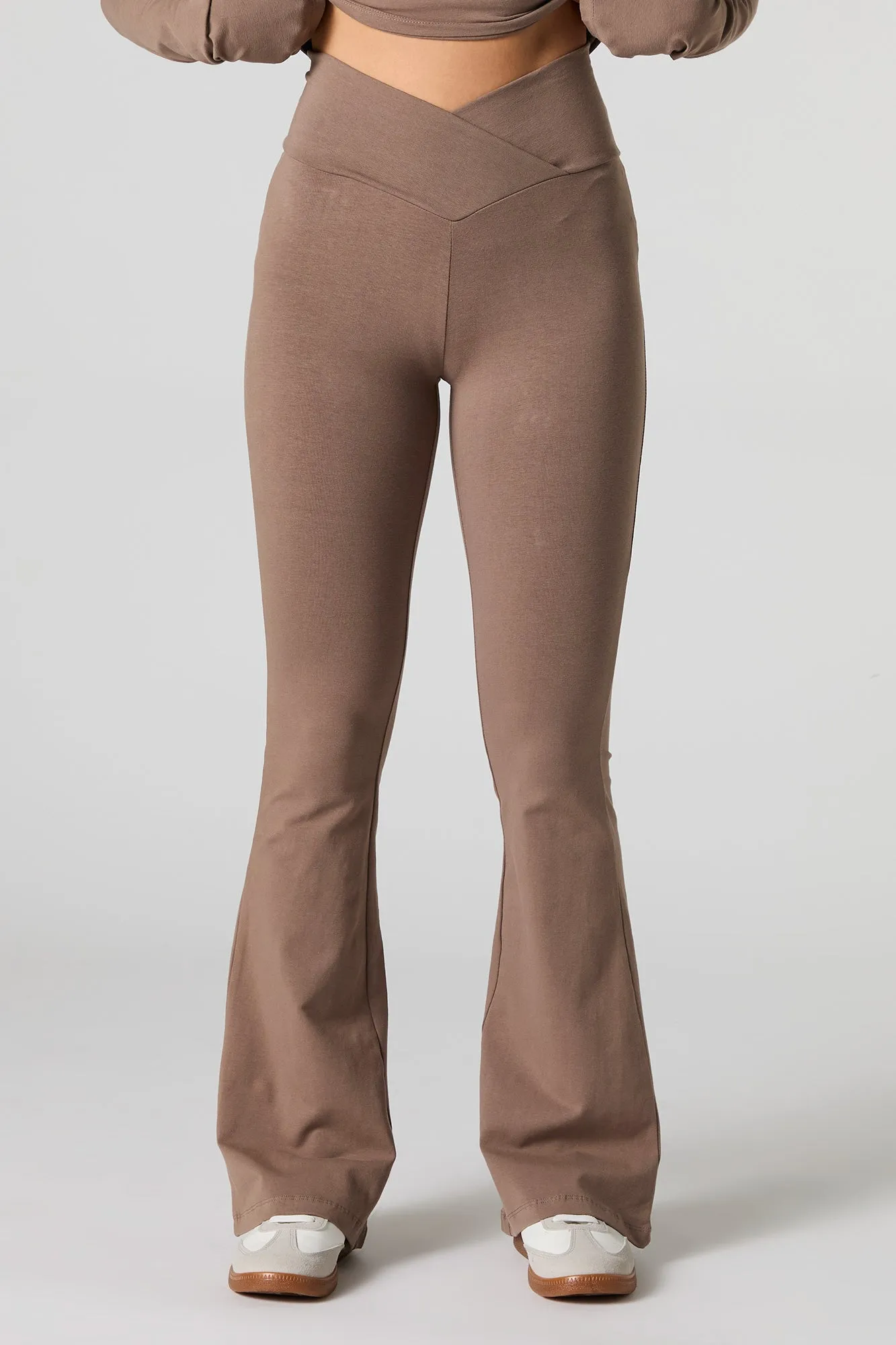 Pantalon Active à jambe évasée avec taille en V sold by Urban Planet product image thumbnail 2