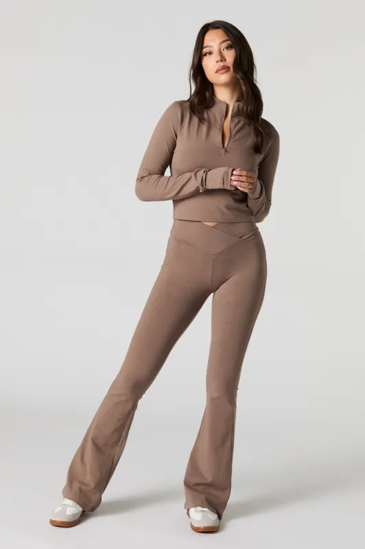 Pantalon Active à jambe évasée avec taille en V sold by Urban Planet