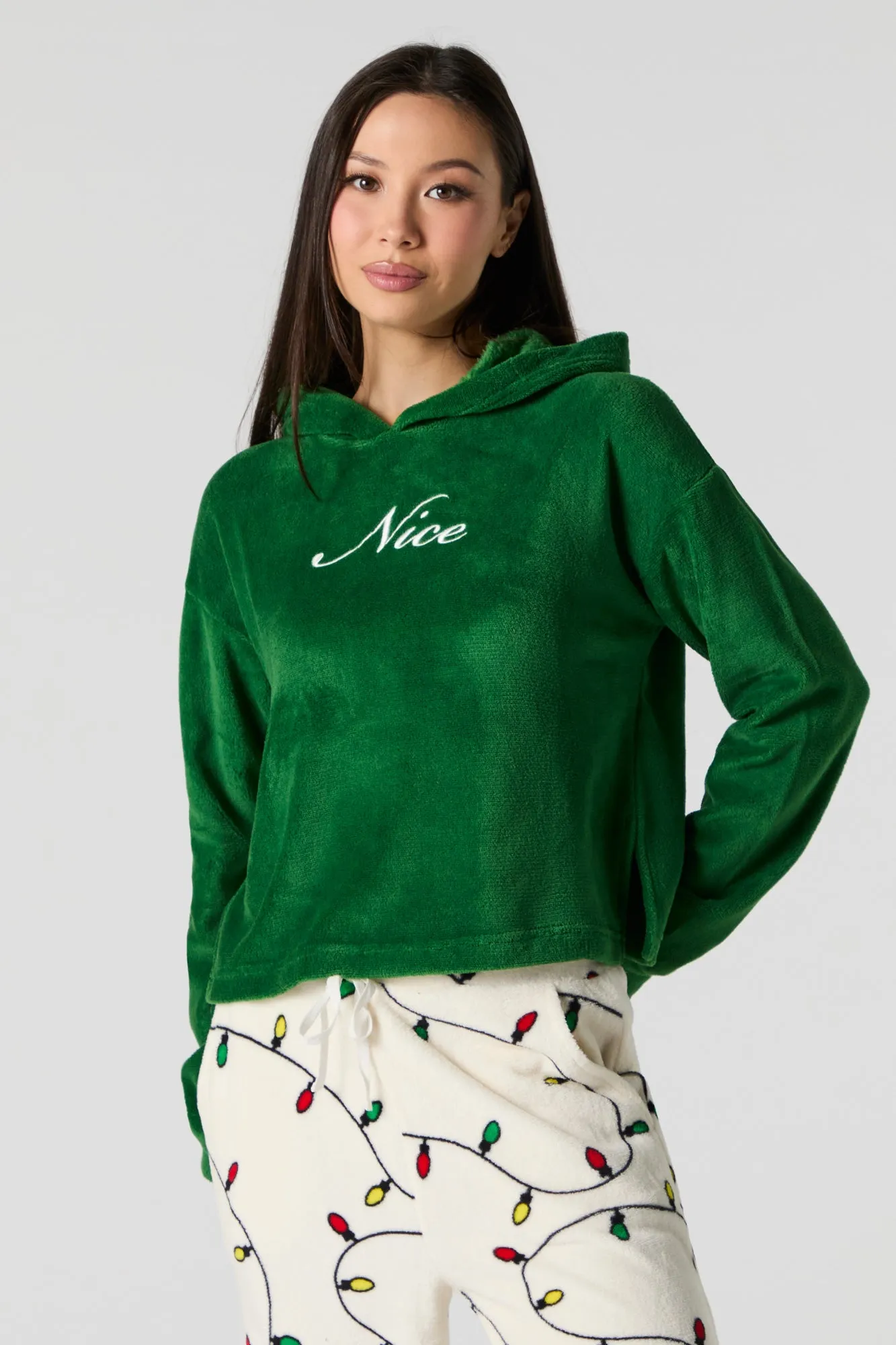 Haut à capuchon de Noël en peluche avec motif brodé sold by Urban Planet