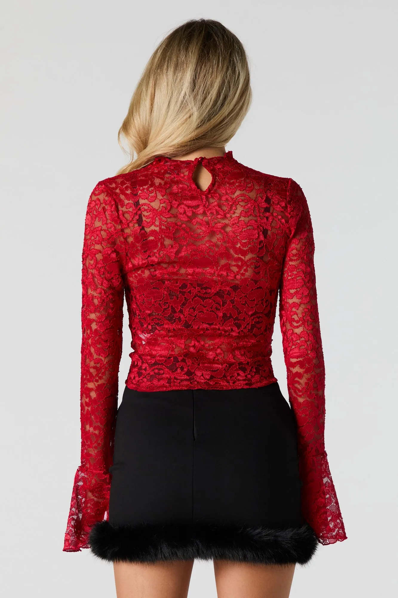 Haut en dentelle fleurie à manches longues sold by Urban Planet product image thumbnail 2