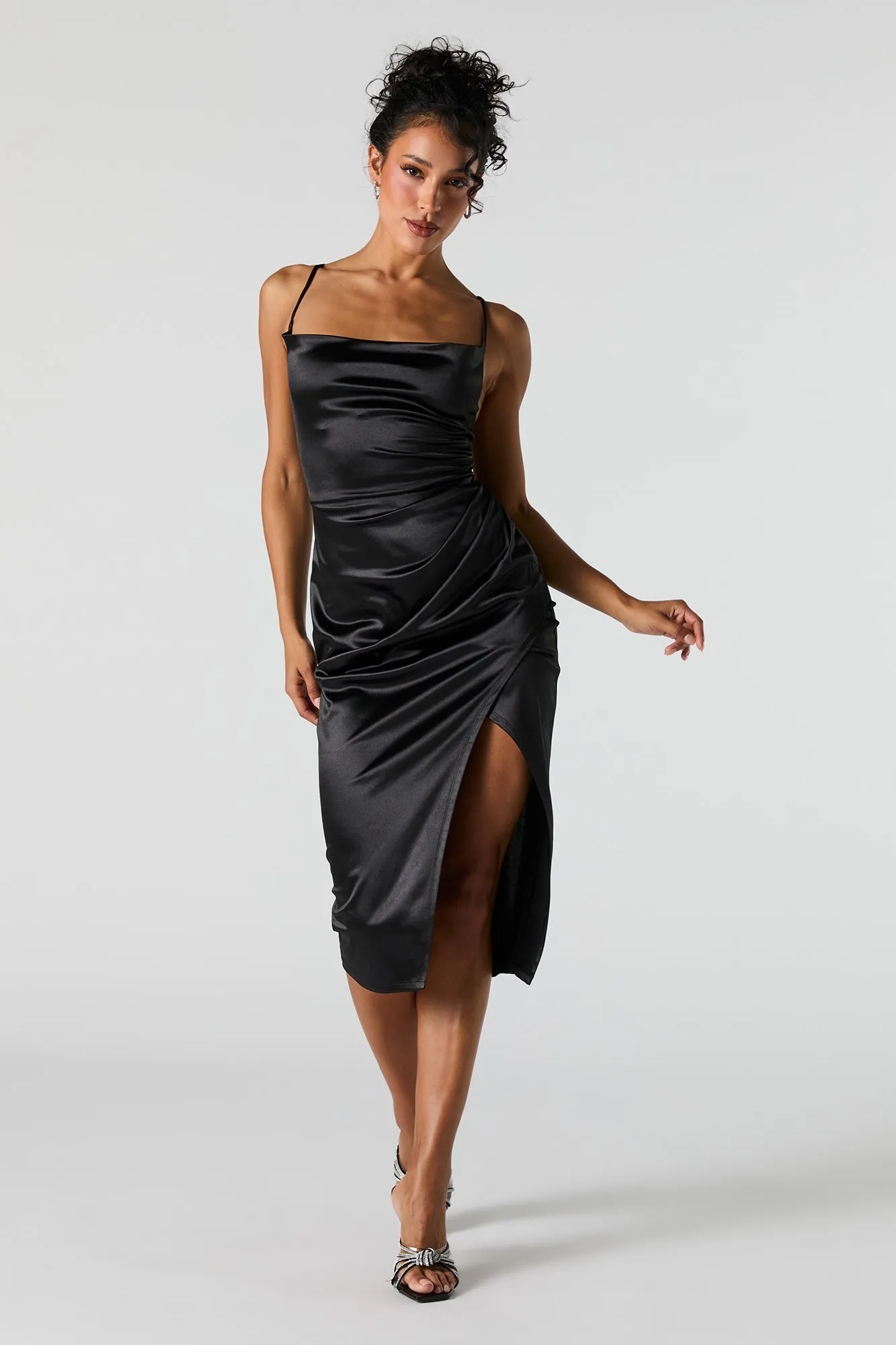 Robe fourreau midi en satin sold by Urban Planet product image thumbnail 4
