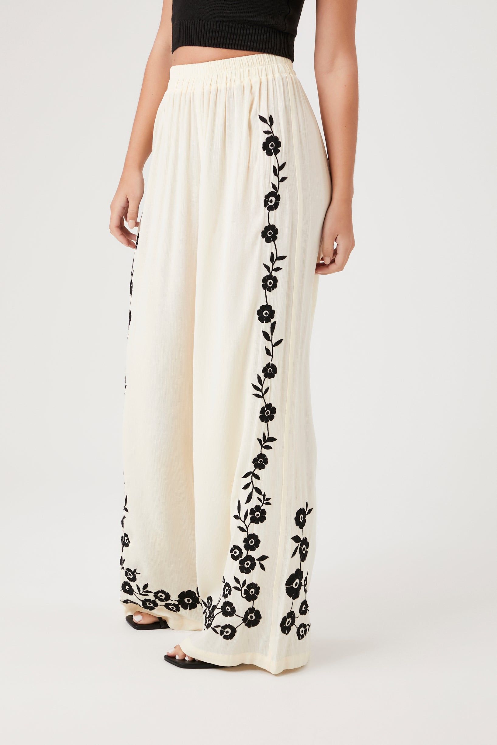 Pantalon à jambe large avec motif brodé floral sold by Urban Planet product image thumbnail 8