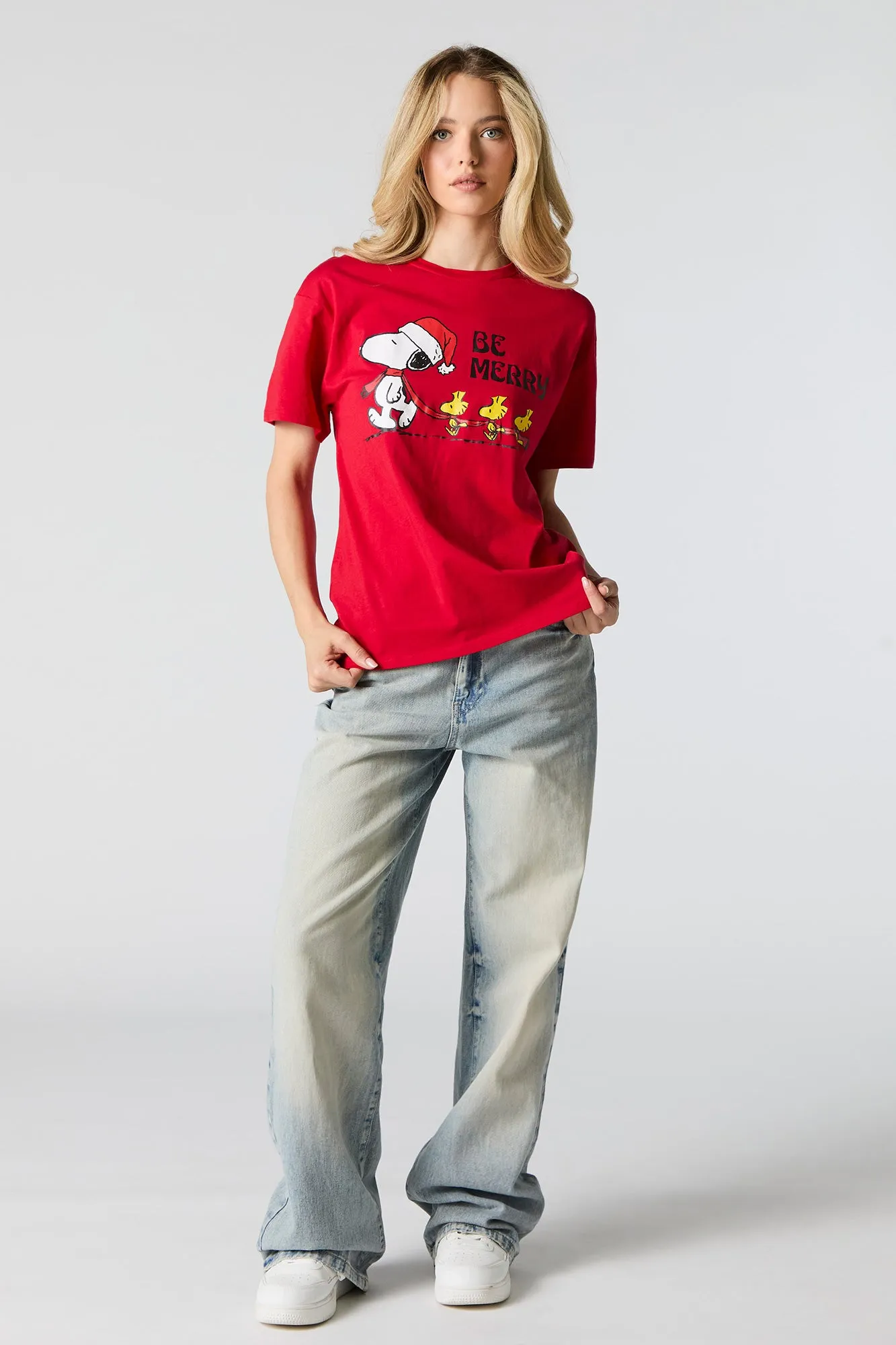 T-shirt de coupe garçonne à imprimé Snoopy de Noël sold by Urban Planet product image thumbnail 2