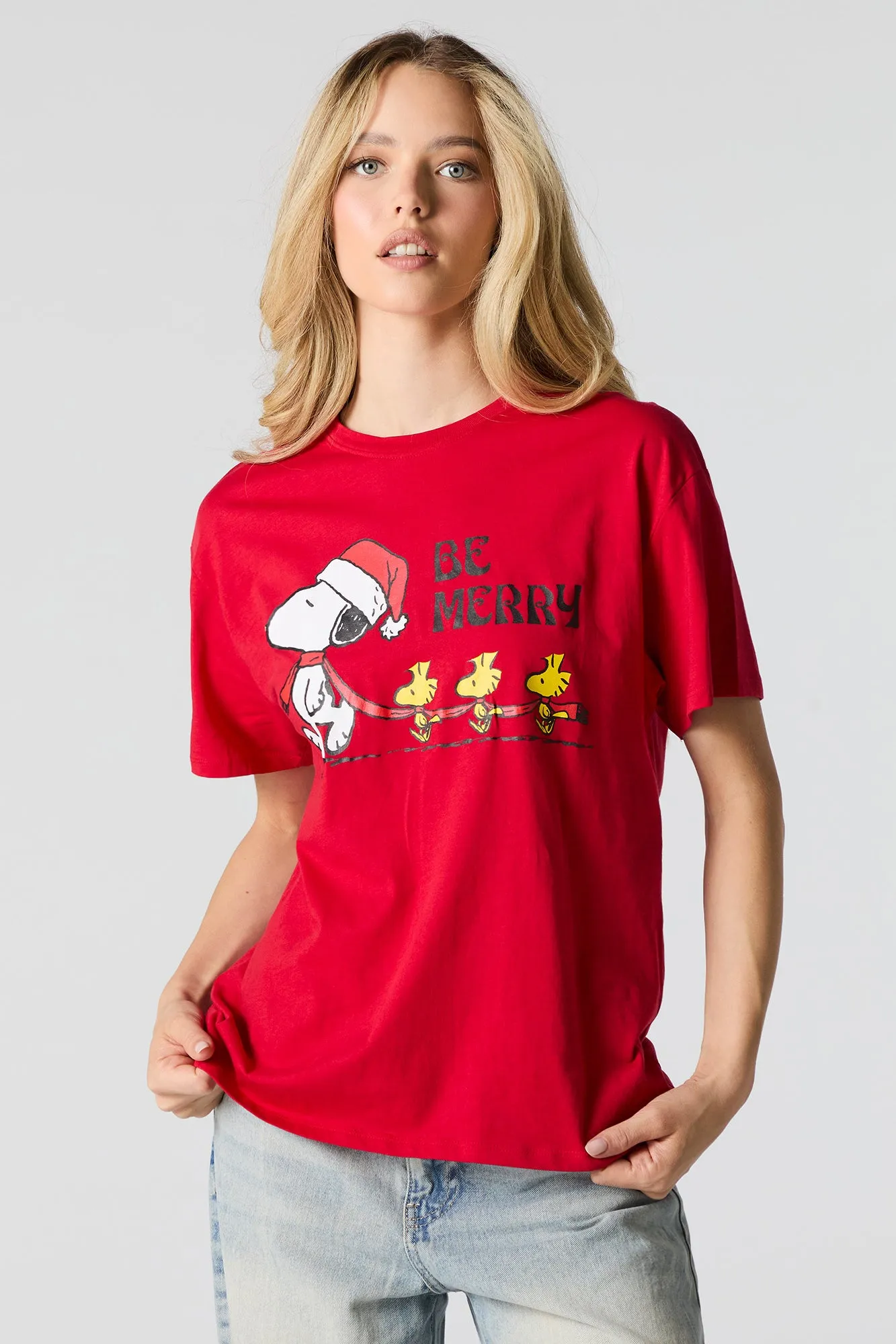 T-shirt de coupe garçonne à imprimé Snoopy de Noël sold by Urban Planet