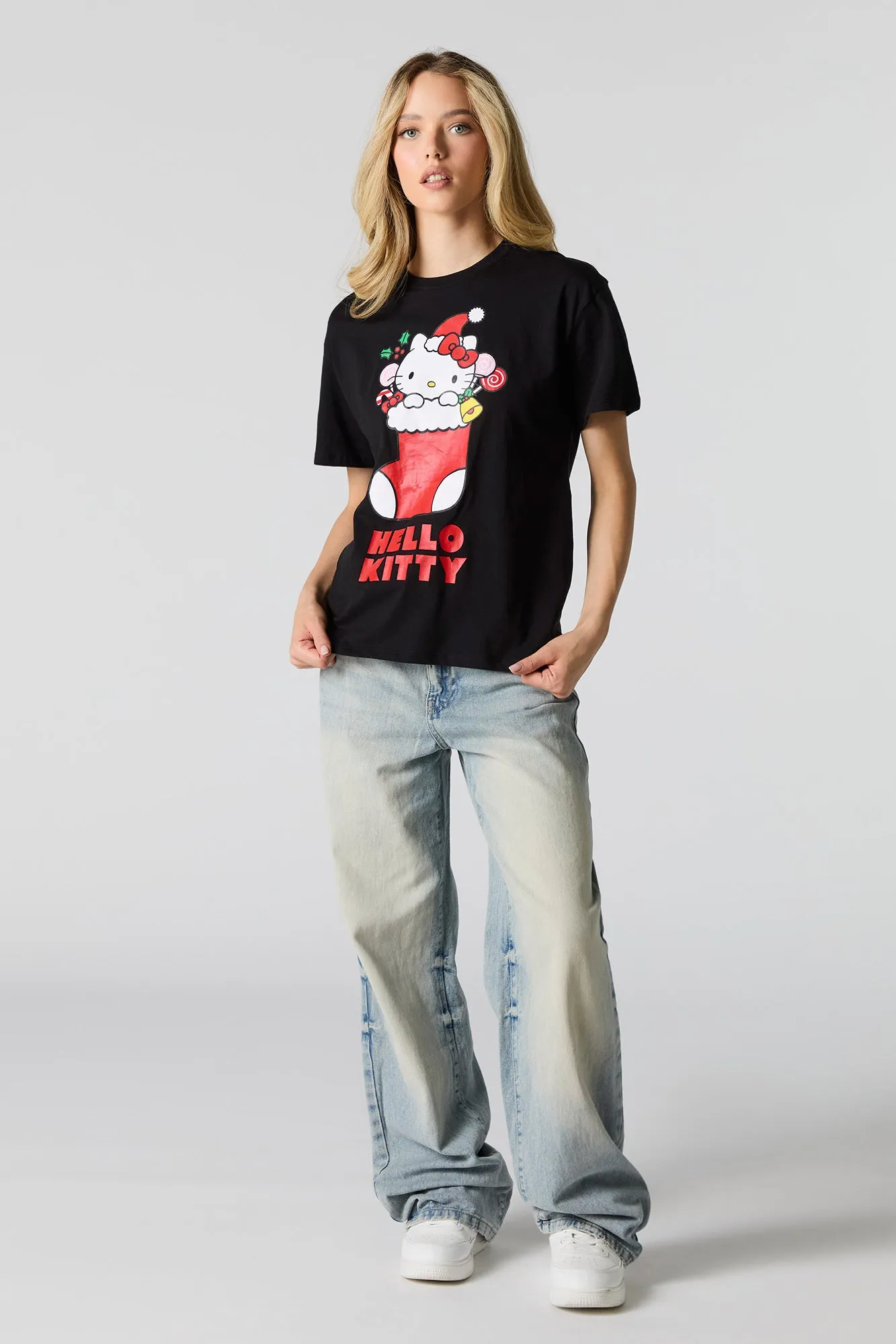 T-shirt de coupe garçonne à imprimé Hello Kitty de Noël sold by Urban Planet product image thumbnail 2