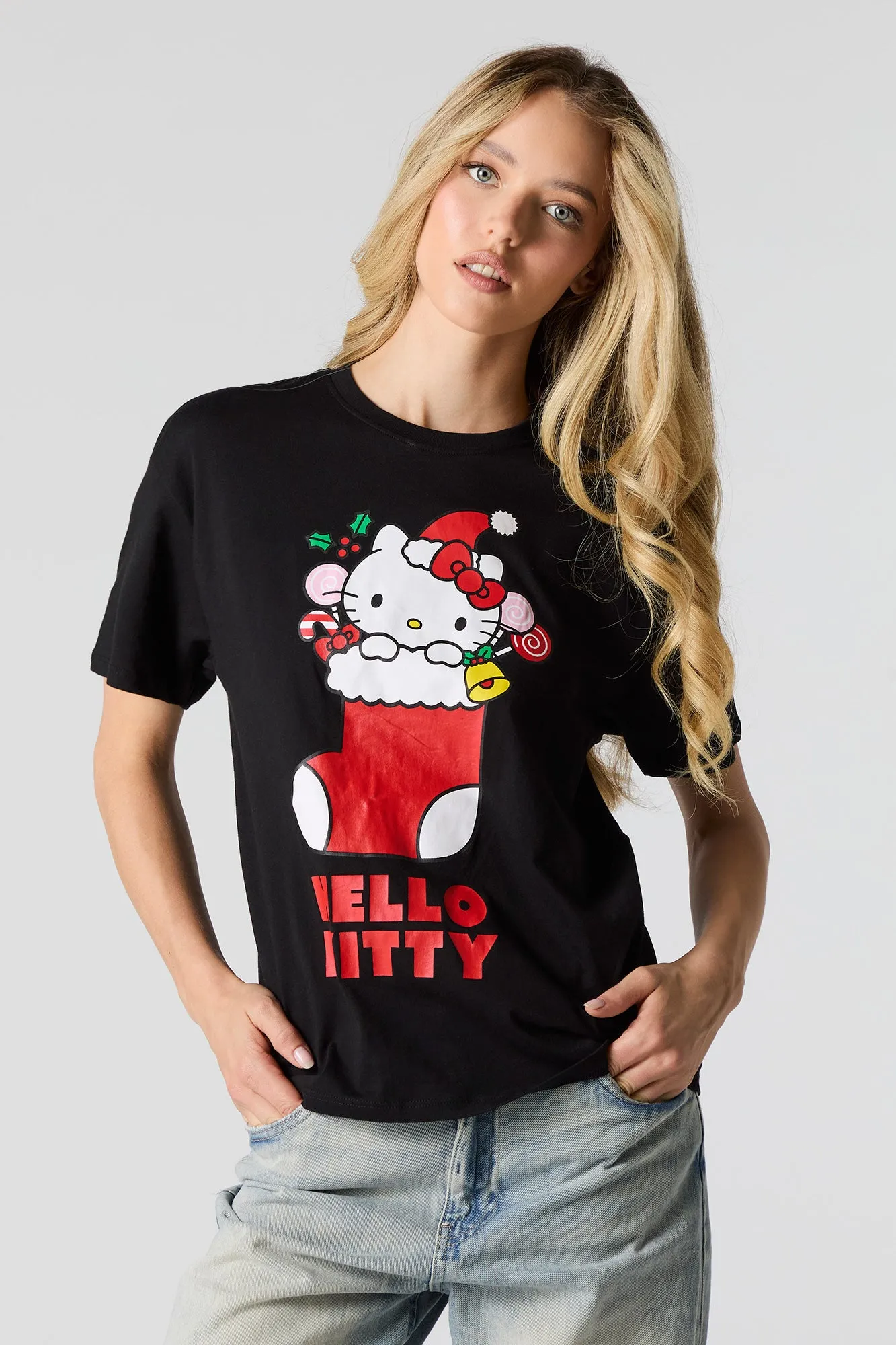 T-shirt de coupe garçonne à imprimé Hello Kitty de Noël sold by Urban Planet