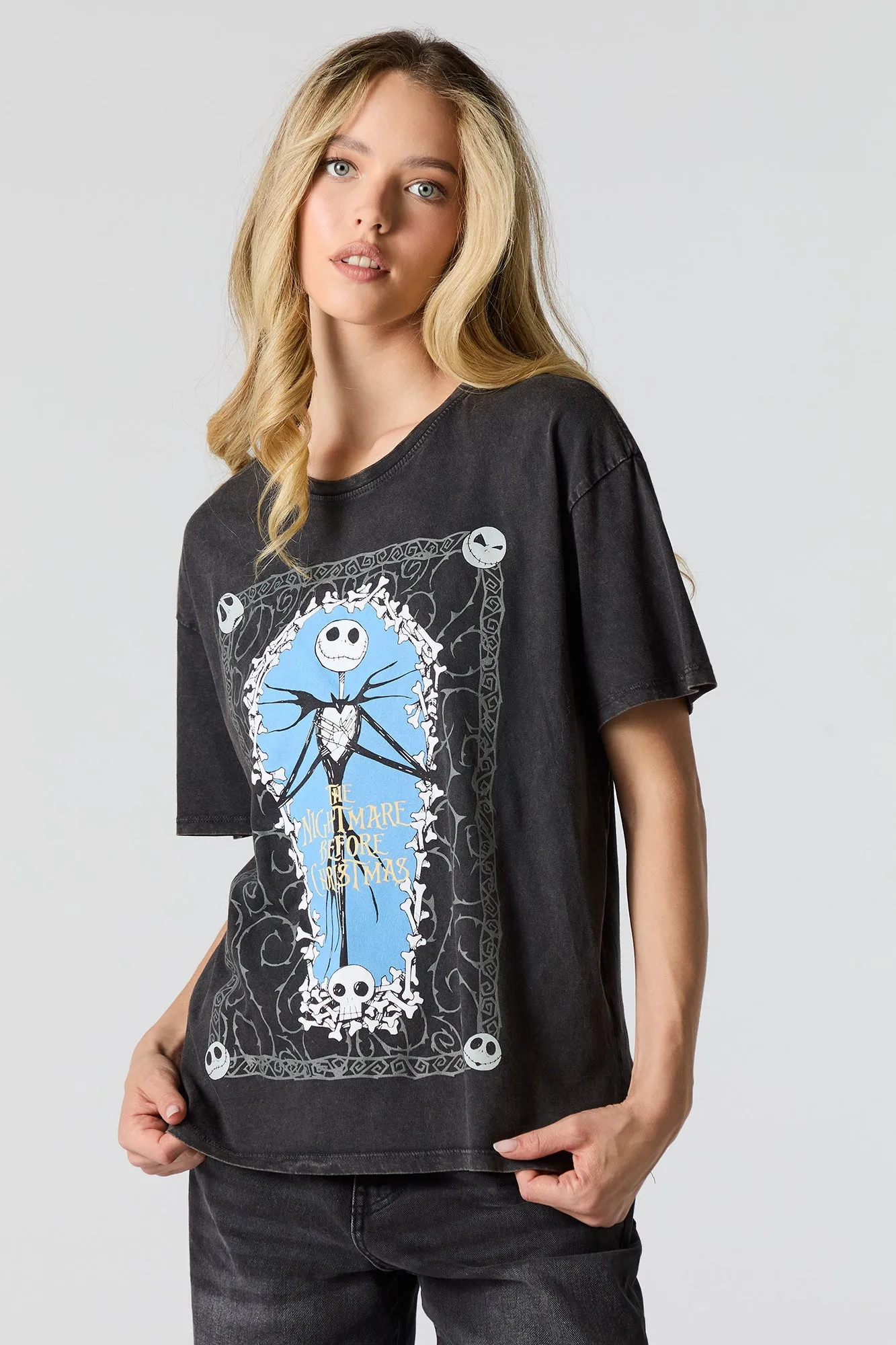 T-shirt de coupe garçonne à imprimé The Nightmare Before Christmas sold by Urban Planet