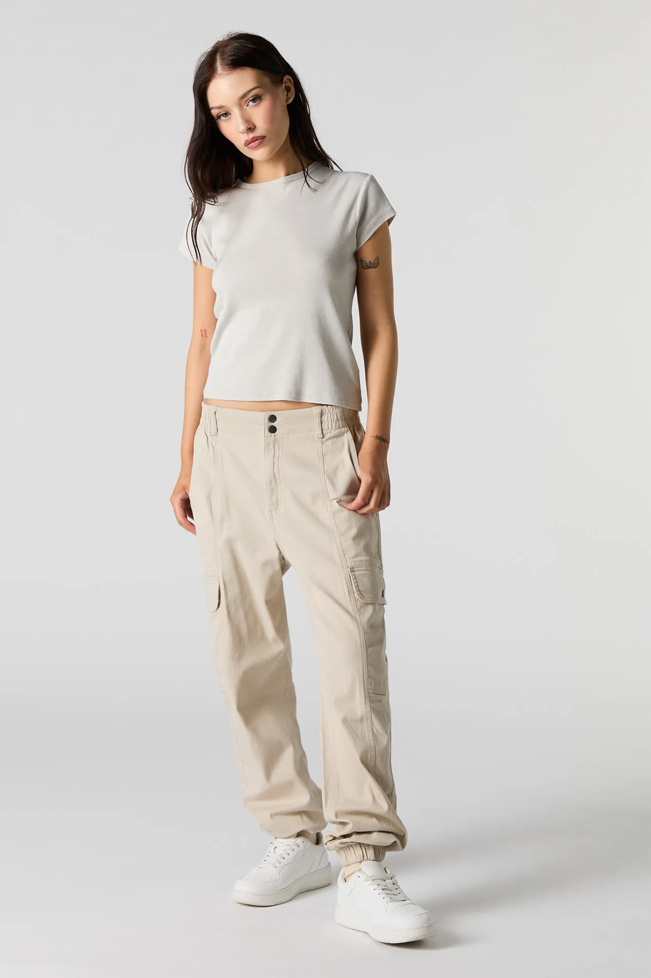 Jogger cargo avec patte de boutonnage double sold by Urban Planet