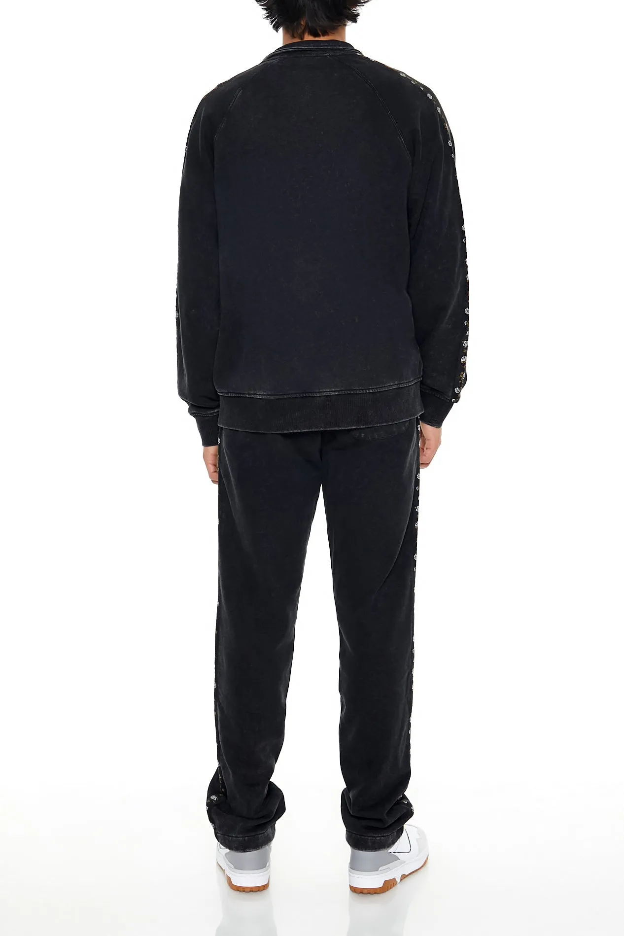 Pantalon d'entraînement en tissu bouclette délavé avec ourlet fleuri sold by Urban Planet product image thumbnail 3