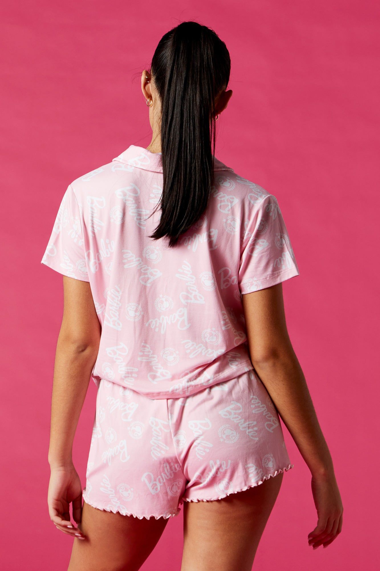 Haut de pyjama boutonné à imprimé Barbie™ sold by Urban Planet product image thumbnail 2