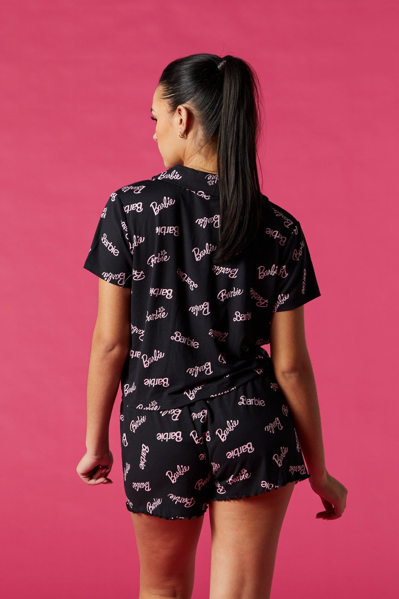 Haut de pyjama boutonné à imprimé Barbie™ sold by Urban Planet product image thumbnail 5