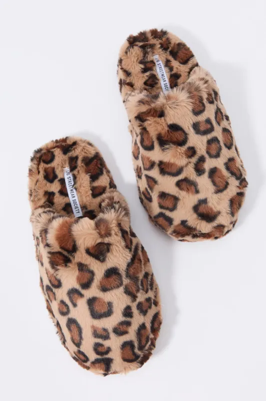 Pantoufles en similifourrure sold by Urban Planet