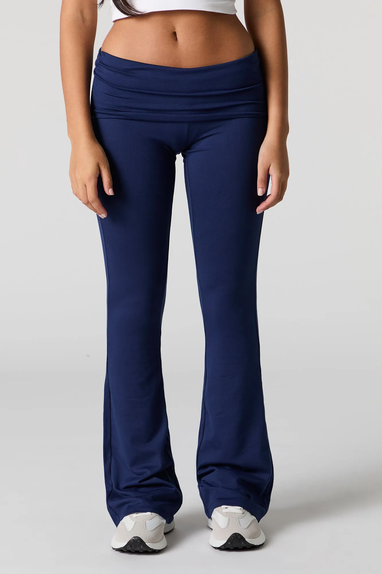 Pantalon à jambe évasée en molleton doux avec bande de taille repliée sold by Urban Planet product image thumbnail 2