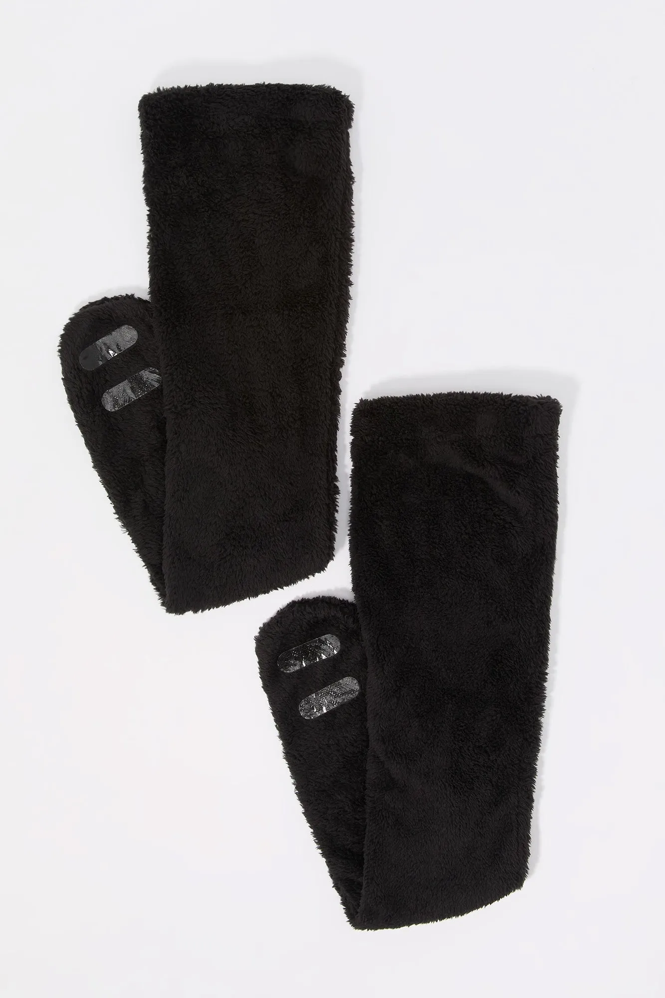 Pantoufles-chaussettes en peluche sold by Urban Planet product image thumbnail 3