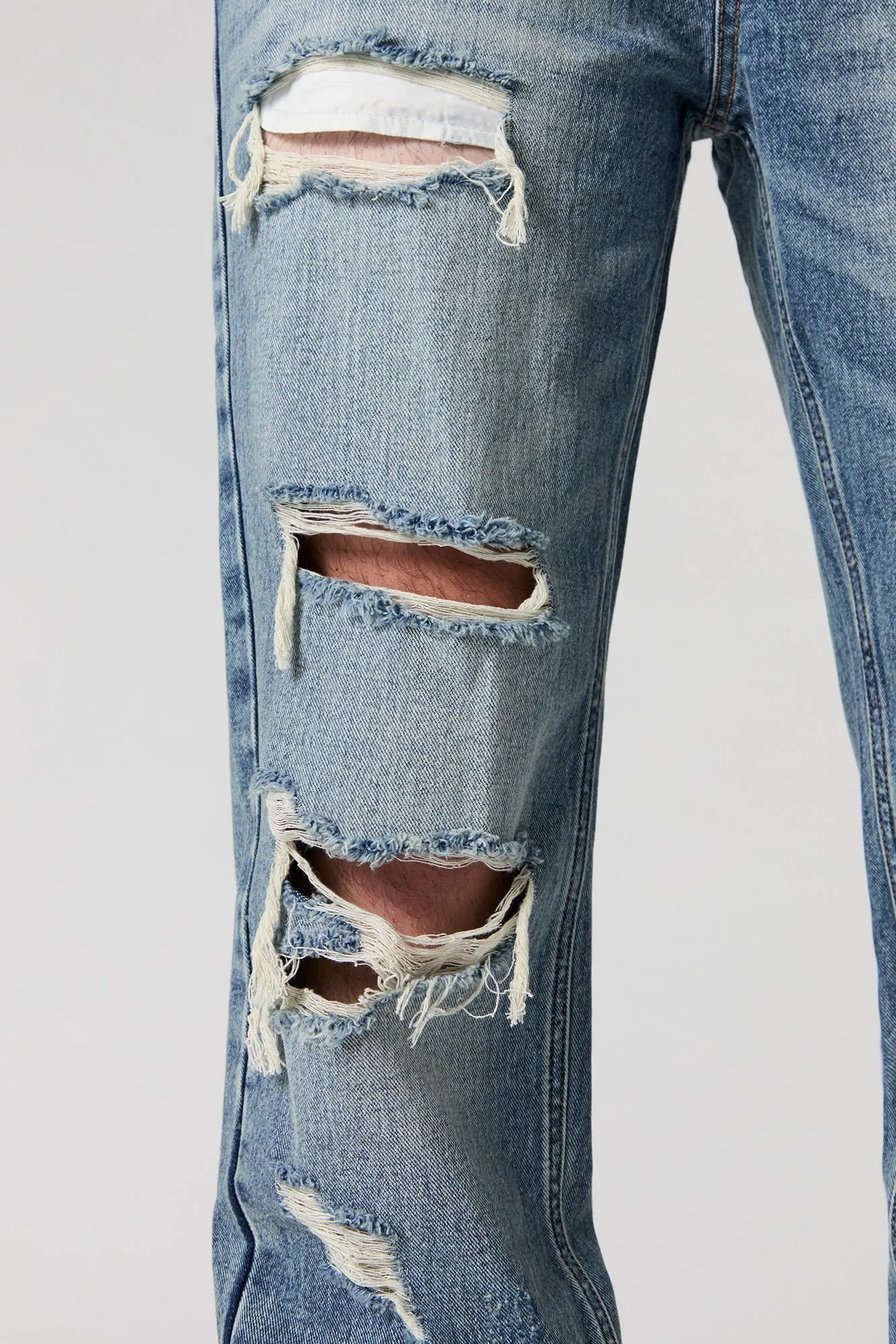 Jean à jambe droite d'aspect très usé sold by Urban Planet product image thumbnail 4