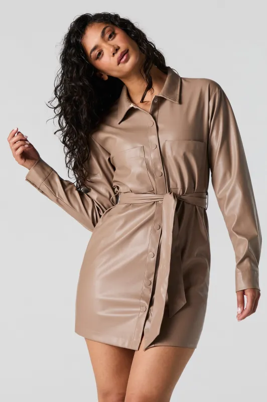 Minirobe à manches longues en similicuir avec ceinture sold by Urban Planet