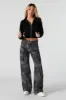 Pantalon cargo à jambe droite avec poches multiples sold by Urban Planet