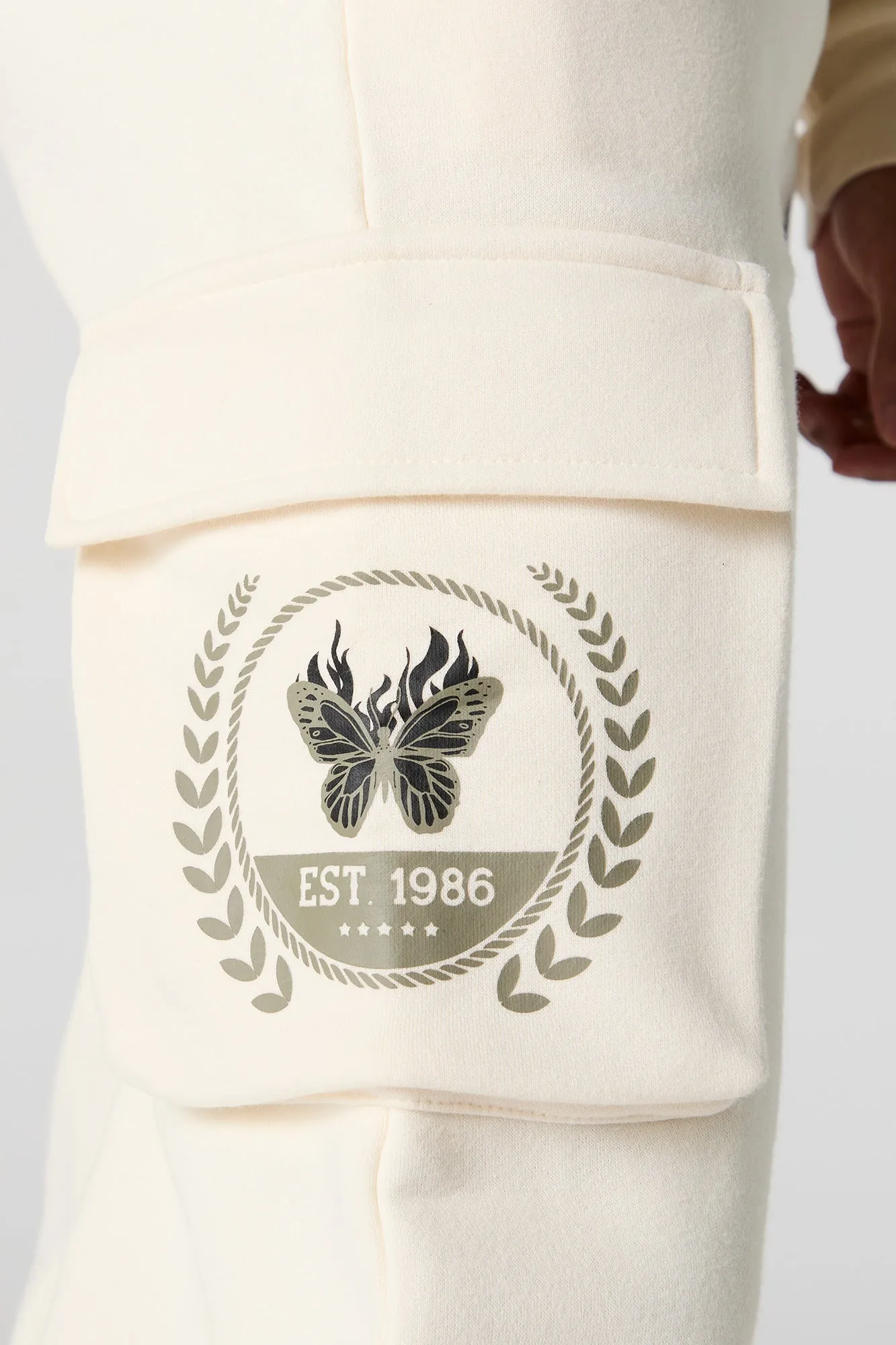 Pantalon d'entraînement cargo en molleton à imprimé City sold by Urban Planet product image thumbnail 5