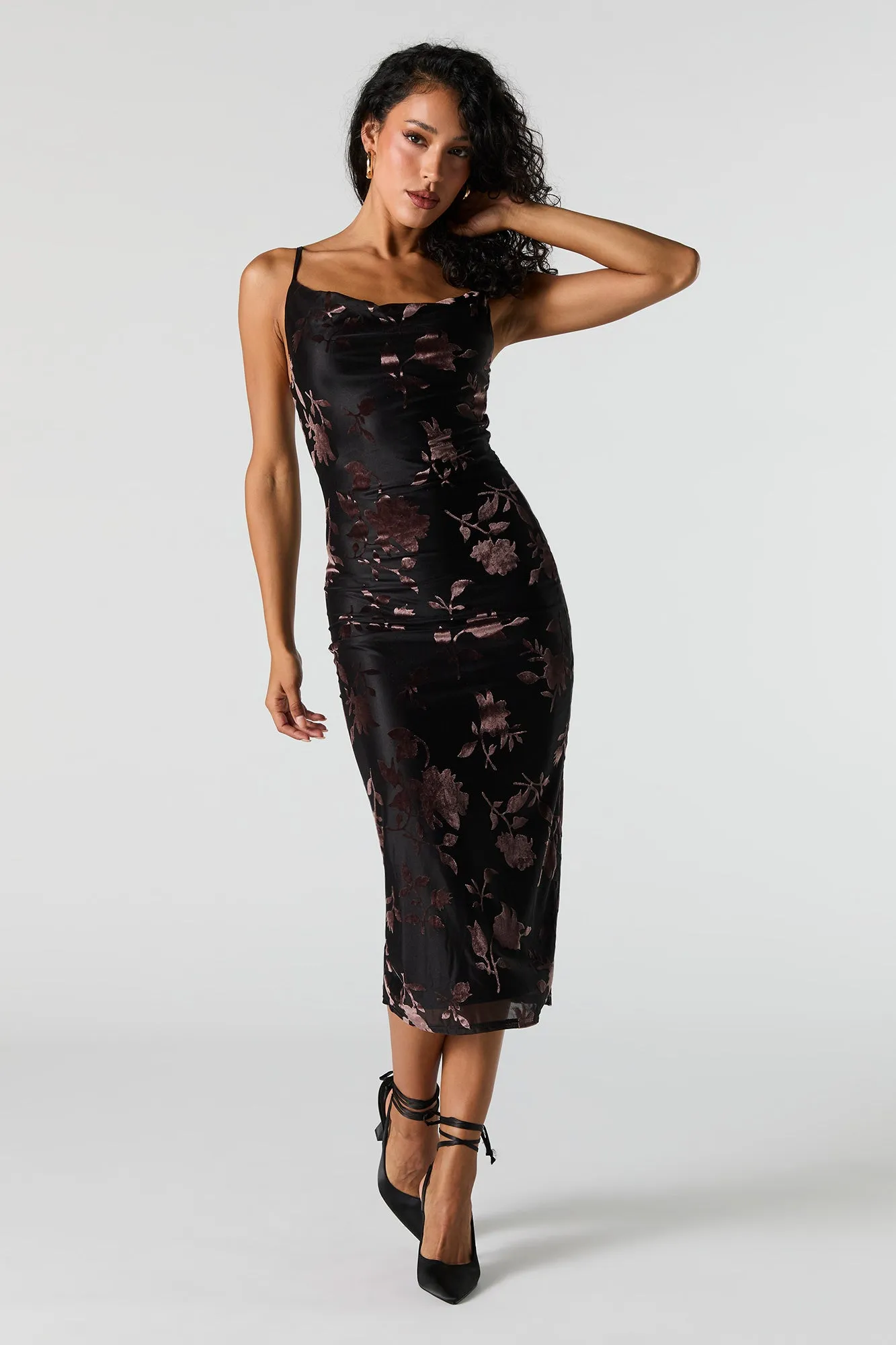 Robe midi fleurie en filet avec col châle sold by Urban Planet product image thumbnail 5