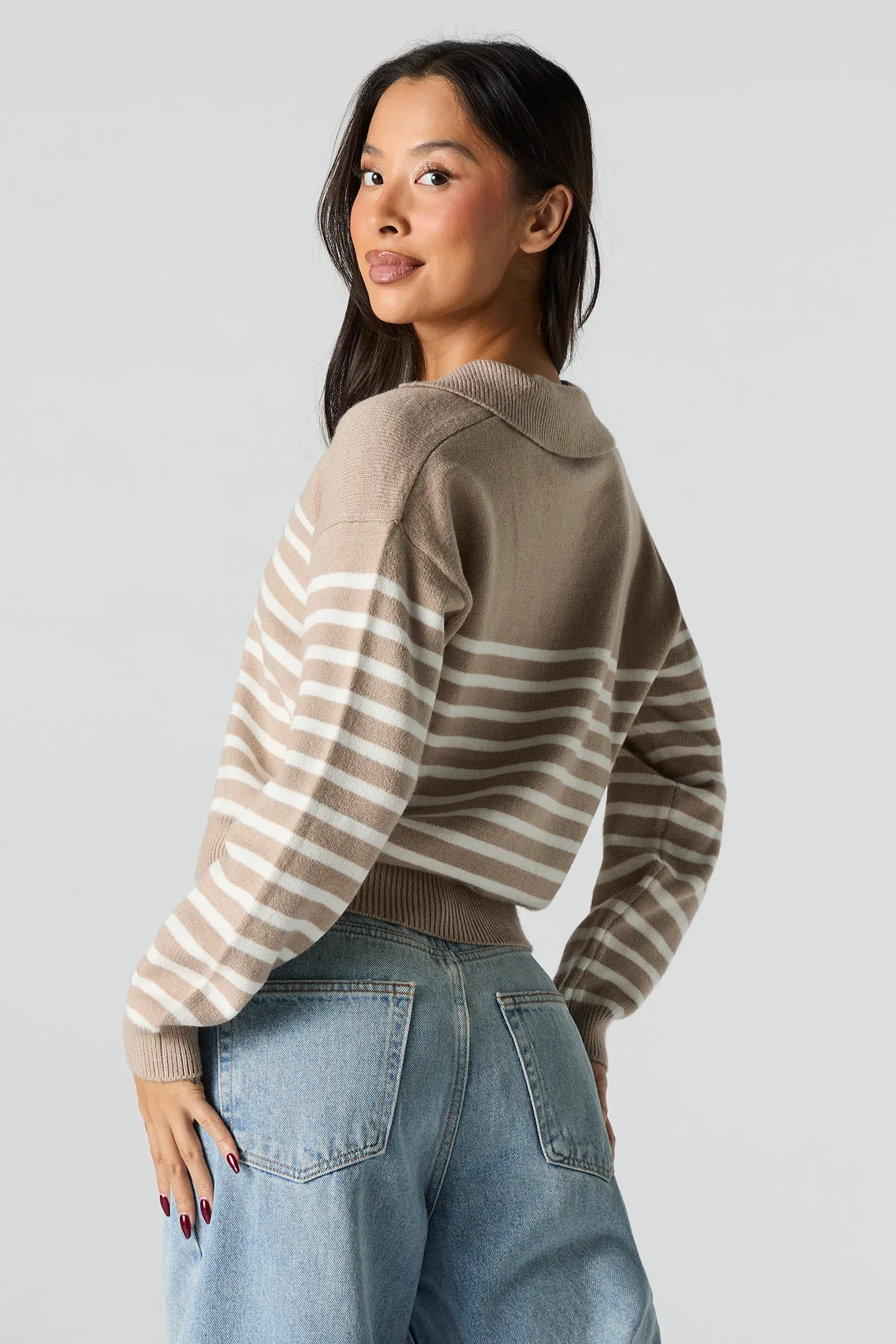 Chandail court à manches longues avec col et encolure en V sold by Urban Planet product image thumbnail 5