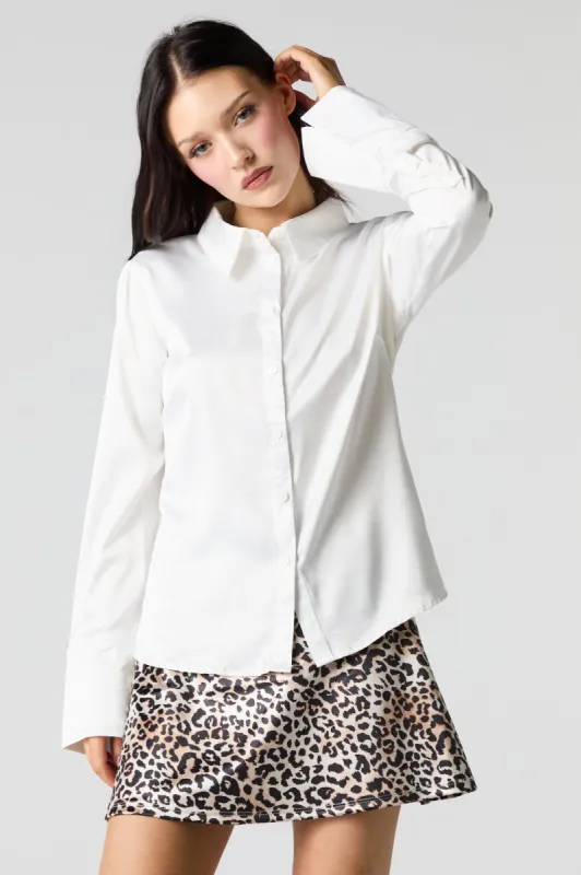 Chemisier boutonné en satin avec col sold by Urban Planet