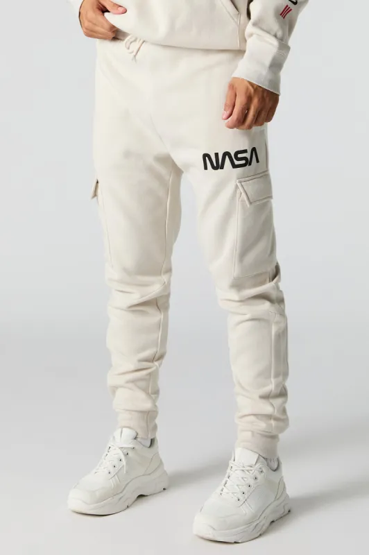 Jogger cargo en molleton à imprimé NASA sold by Urban Planet