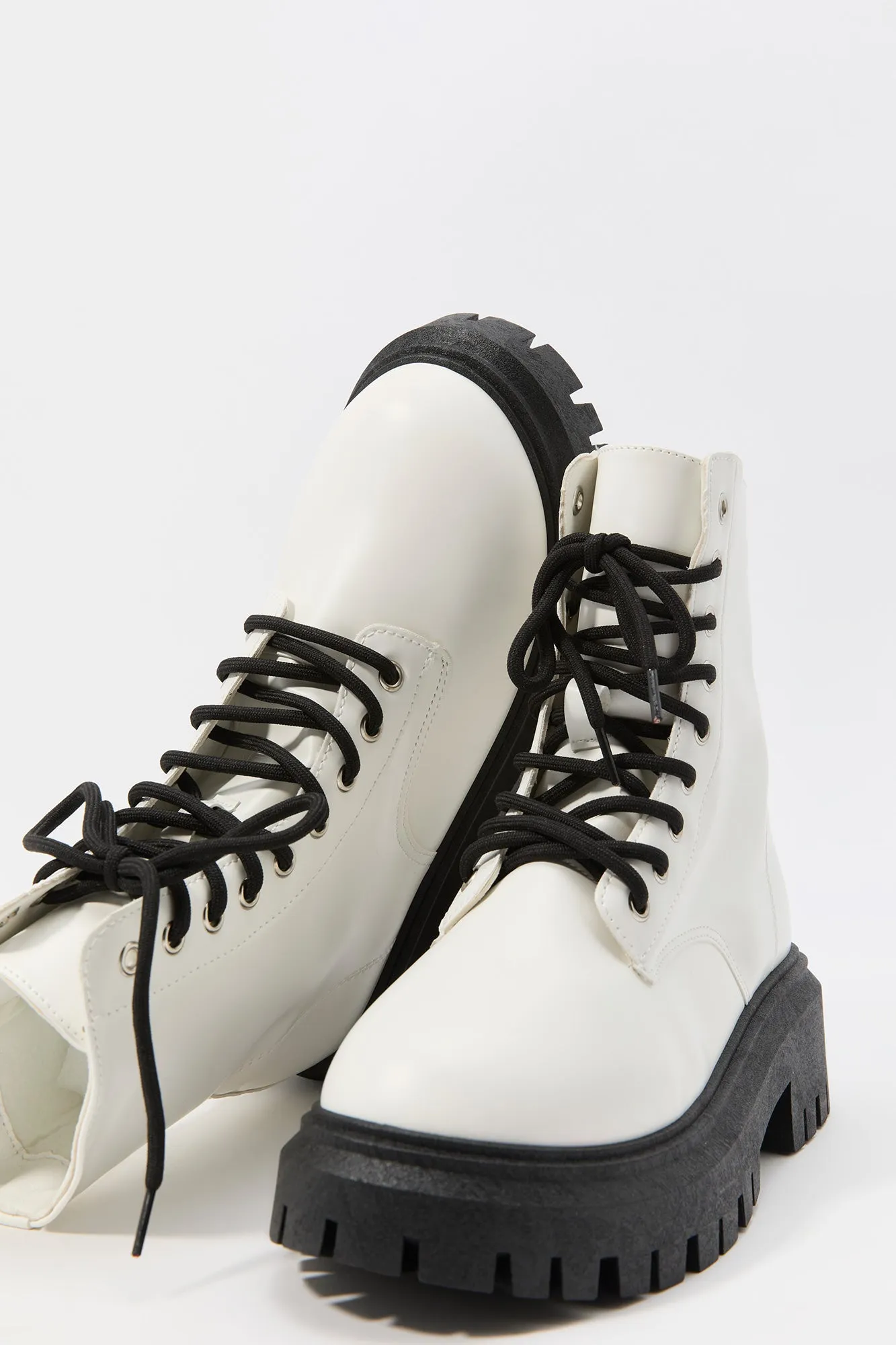 Bottes en similicuir à talon plateforme sold by Urban Planet