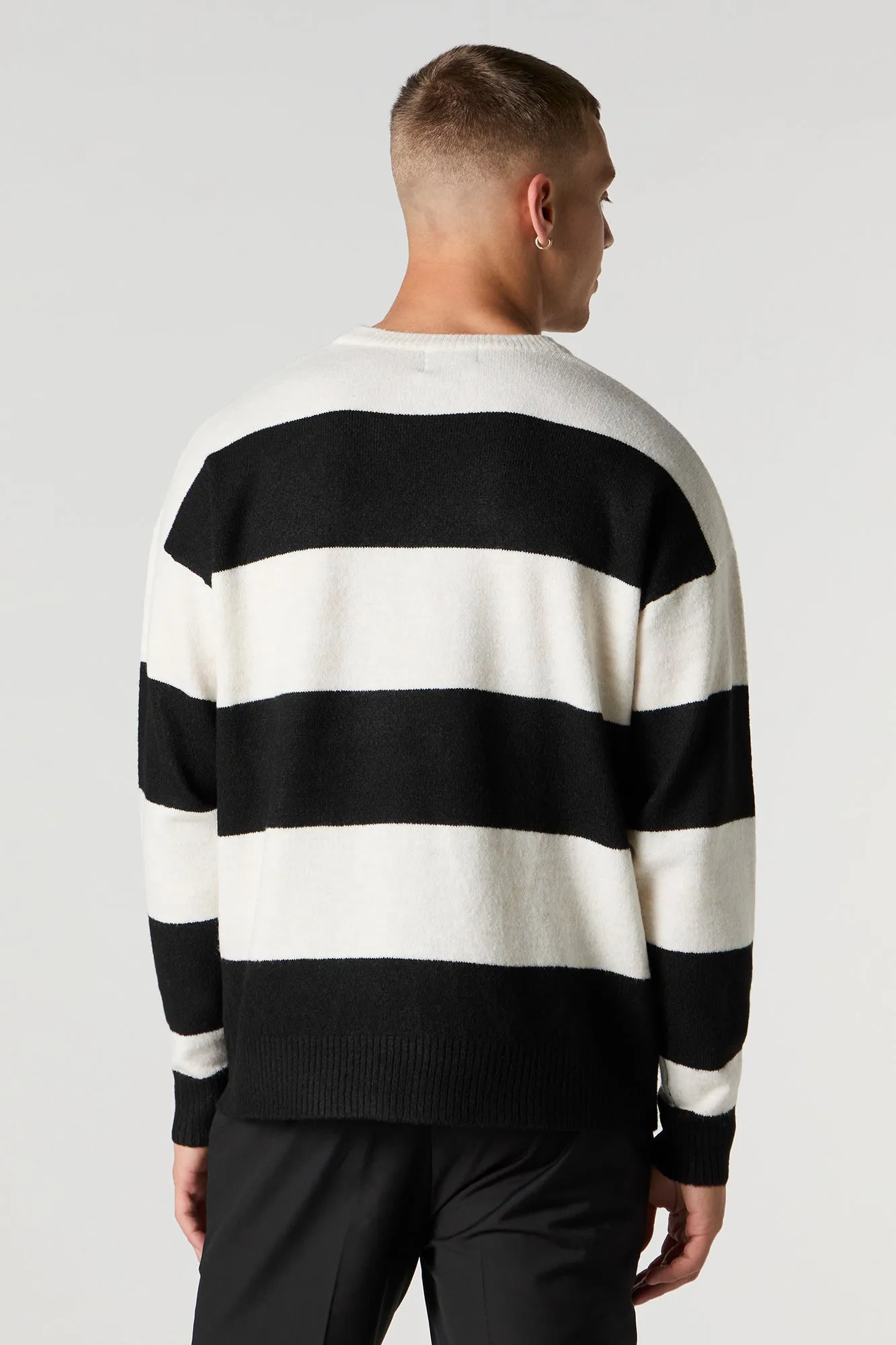 Chandail décontracté pelucheux avec rayures larges sold by Urban Planet product image thumbnail 5
