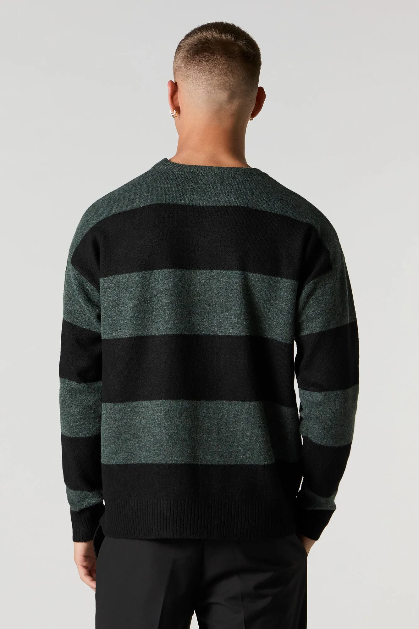 Chandail décontracté pelucheux avec rayures larges sold by Urban Planet product image thumbnail 2