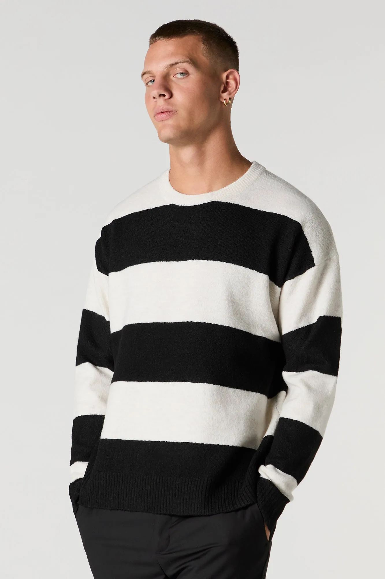 Chandail décontracté pelucheux avec rayures larges sold by Urban Planet product image thumbnail 4