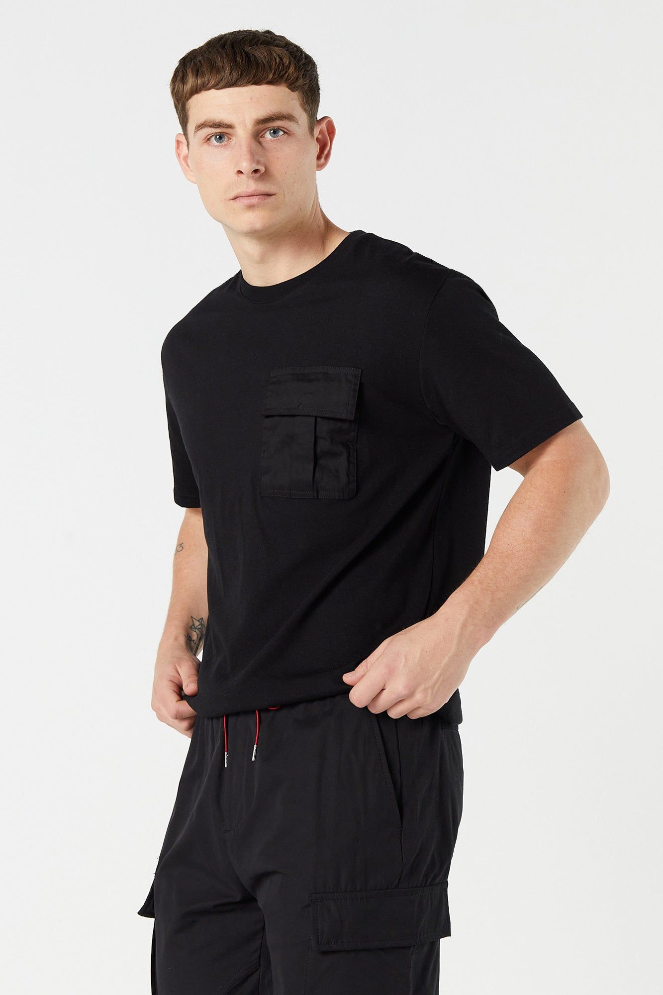 T-shirt ras du cou avec poche de poitrine sold by Urban Planet