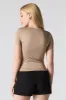 Haut profilé à manches courtes avec encolure carrée sold by Urban Planet