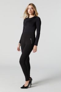 Legging à taille haute avec poches à fermeture à grlissière sold by Urban Planet