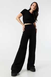 Pantalon moussu à jambes larges sold by Urban Planet