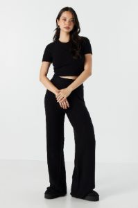 Pantalon moussu à jambes larges sold by Urban Planet