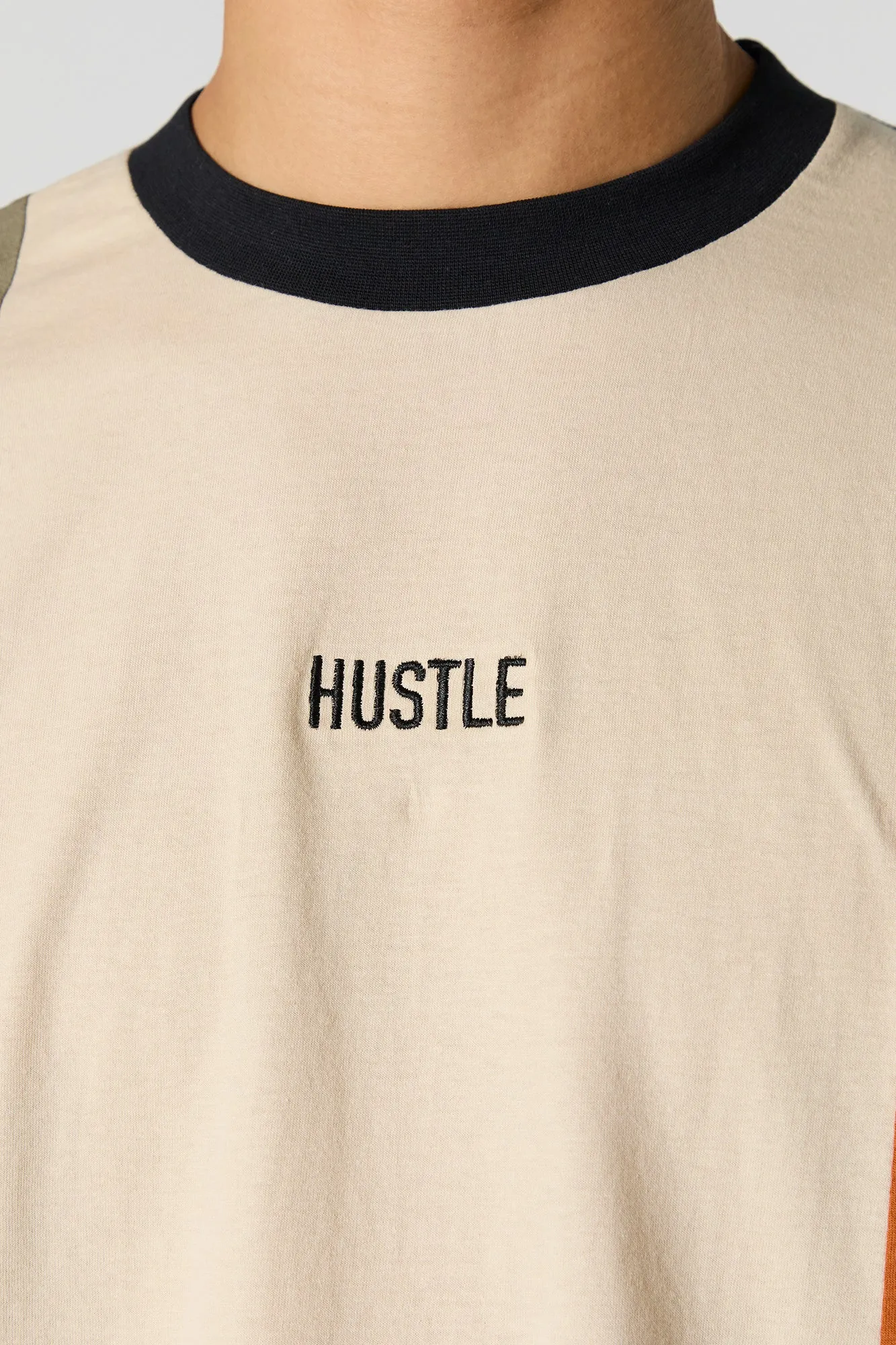 T-shirt avec motif brodé et blocs de couleur sold by Urban Planet product image thumbnail 4